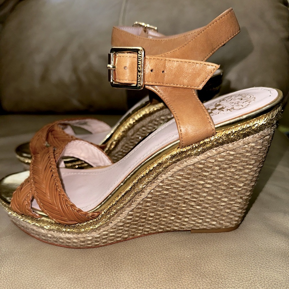 Vince Camuto 8.5 M Brown Gold Braid Rattan Wedge Worn Once
